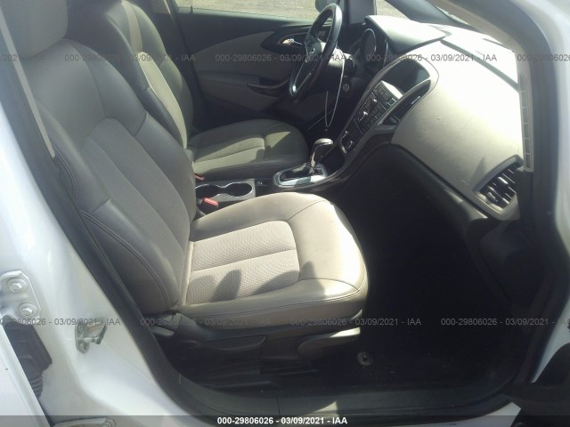 Photo 4 VIN: 1G4PR5SK4F4102236 - BUICK VERANO 