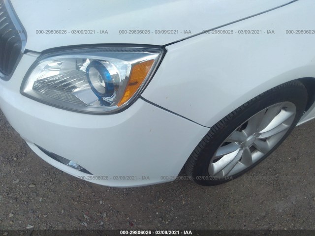 Photo 5 VIN: 1G4PR5SK4F4102236 - BUICK VERANO 