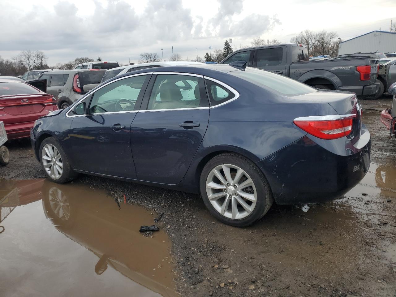 Photo 1 VIN: 1G4PR5SK4F4113687 - BUICK VERANO 