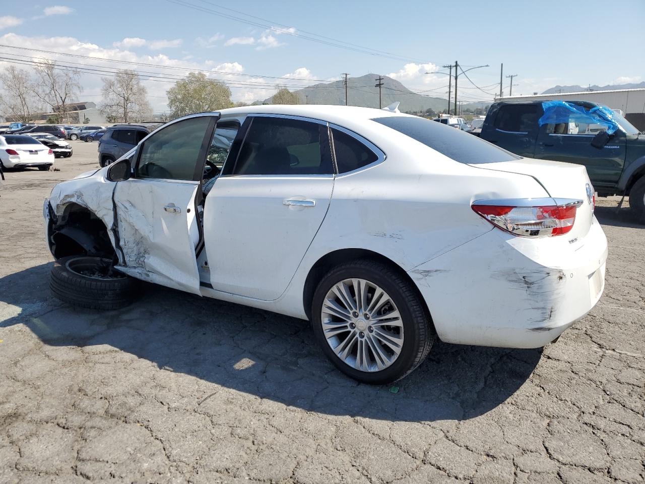 Photo 1 VIN: 1G4PR5SK5D4180652 - BUICK VERANO 