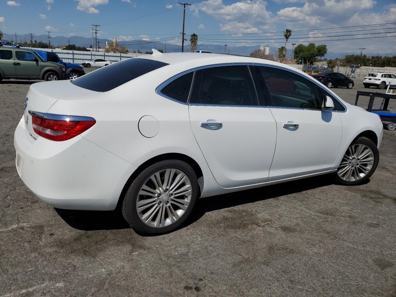 Photo 2 VIN: 1G4PR5SK5D4180652 - BUICK VERANO 