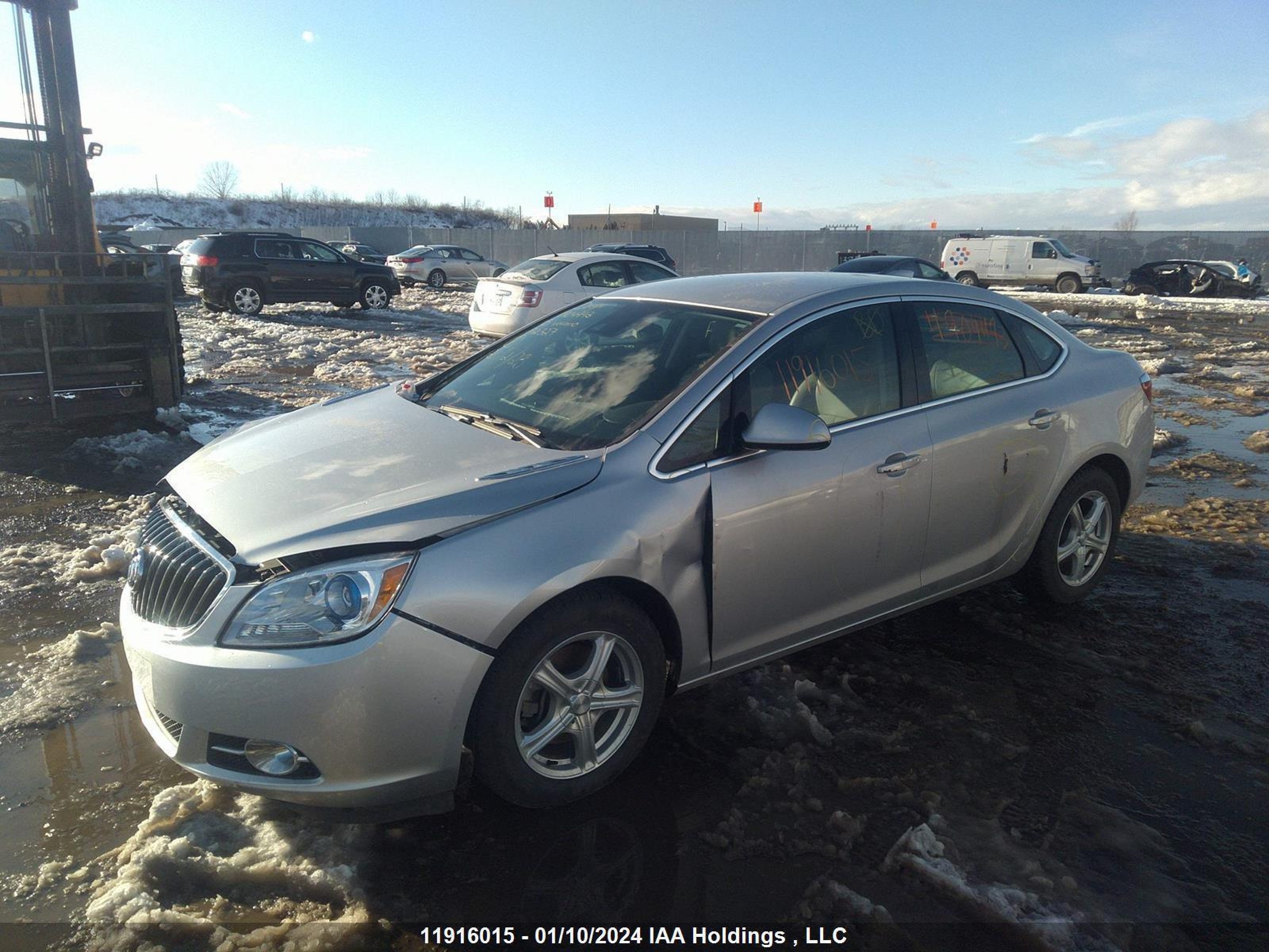 Photo 1 VIN: 1G4PR5SK5F4172327 - BUICK VERANO 