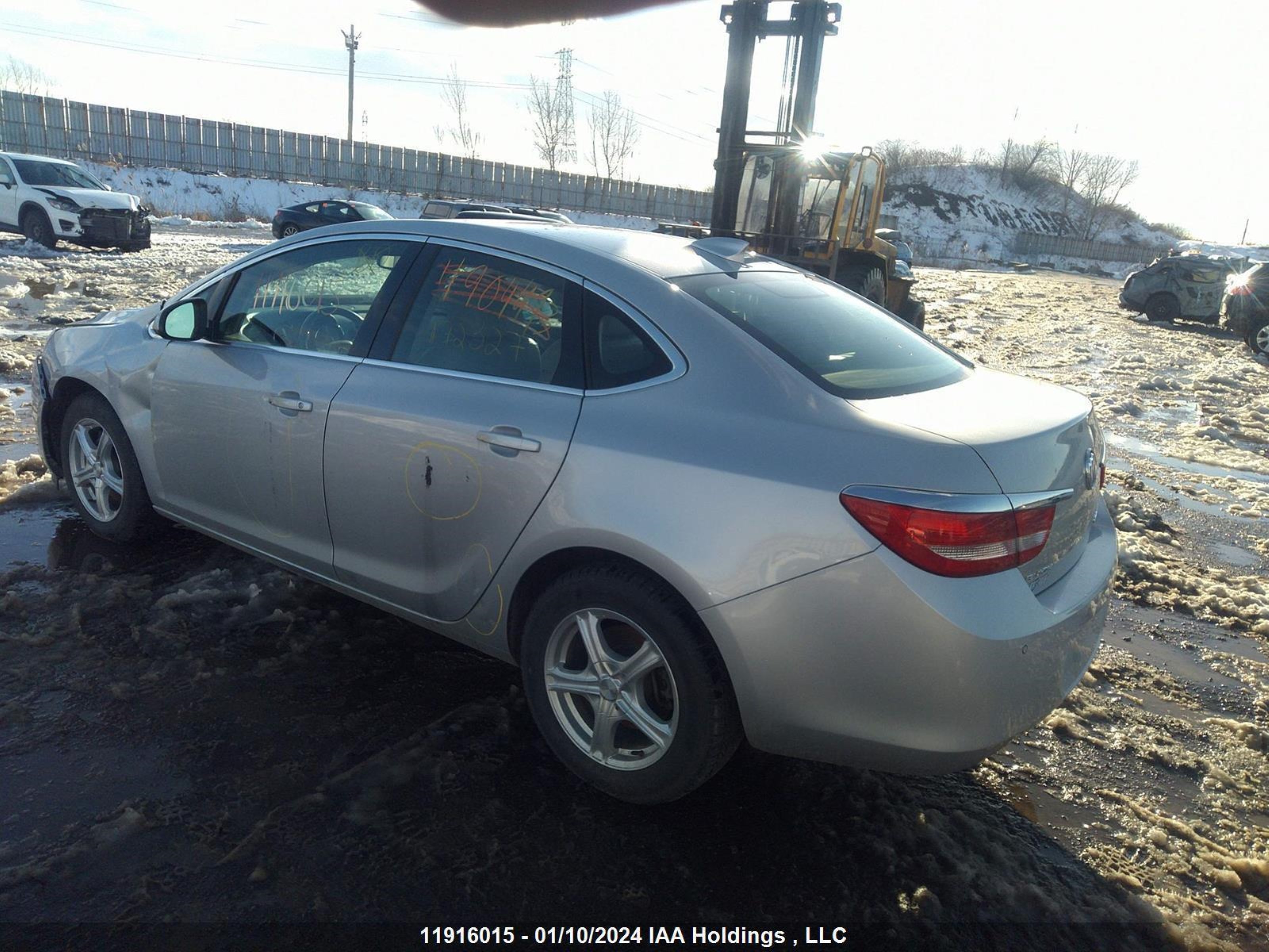 Photo 2 VIN: 1G4PR5SK5F4172327 - BUICK VERANO 