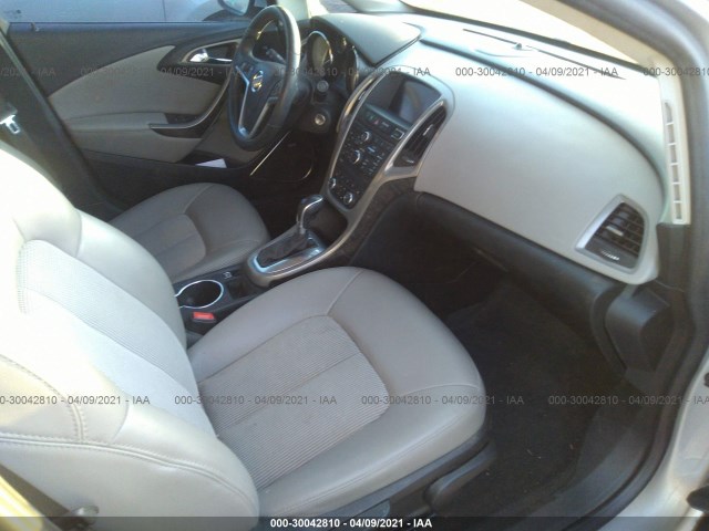 Photo 4 VIN: 1G4PR5SK5H4104192 - BUICK VERANO 