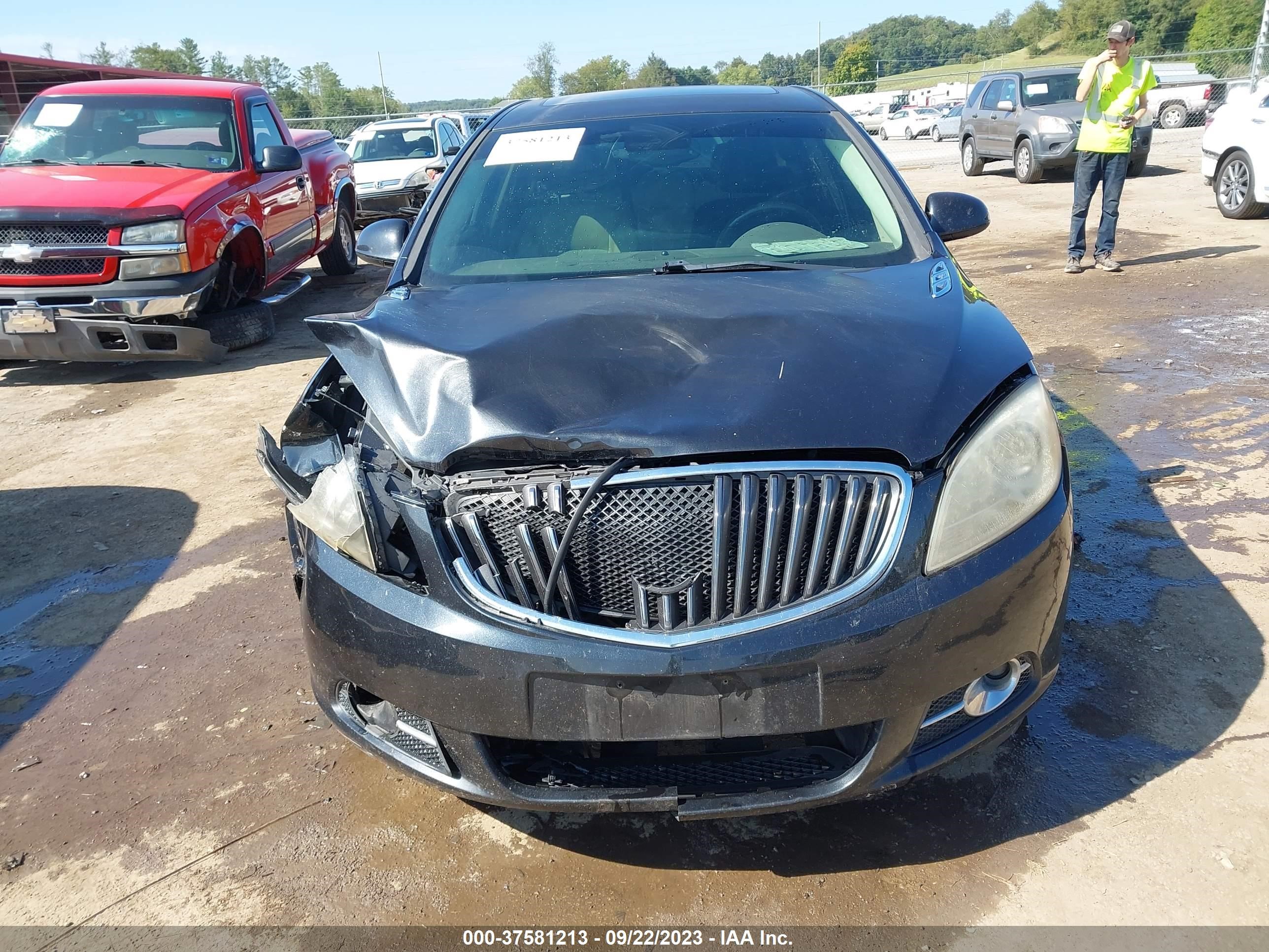 Photo 12 VIN: 1G4PR5SK6D4220432 - BUICK VERANO 