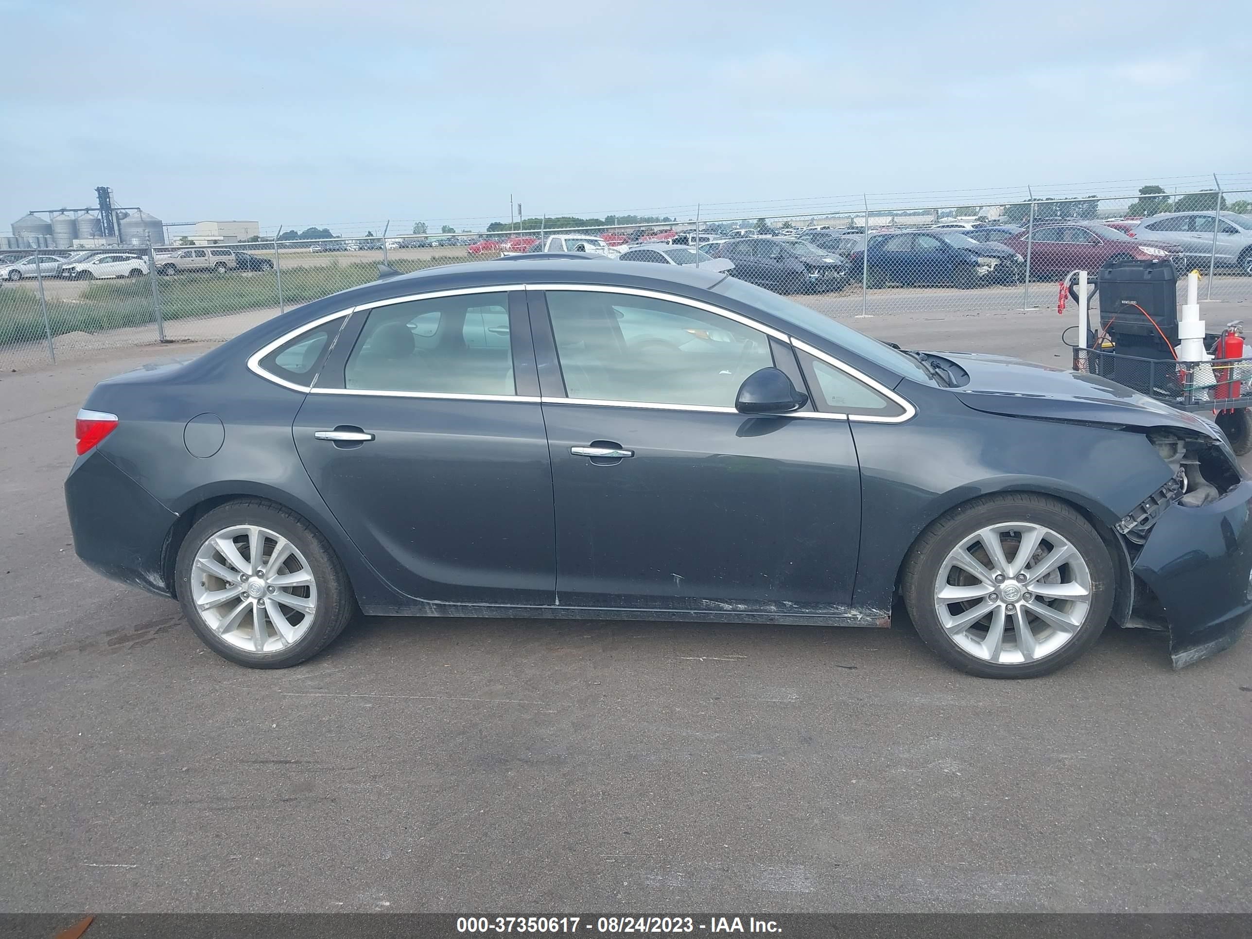 Photo 13 VIN: 1G4PR5SK6E4202871 - BUICK VERANO 