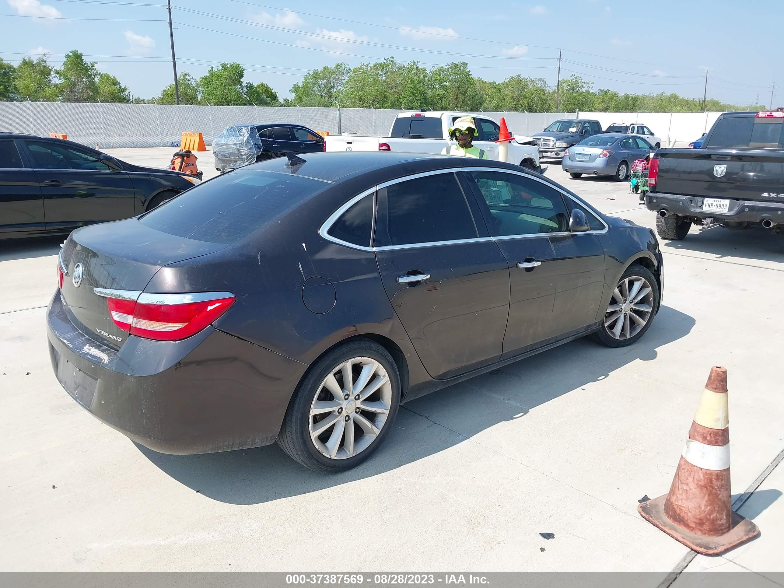 Photo 3 VIN: 1G4PR5SK7E4117330 - BUICK VERANO 