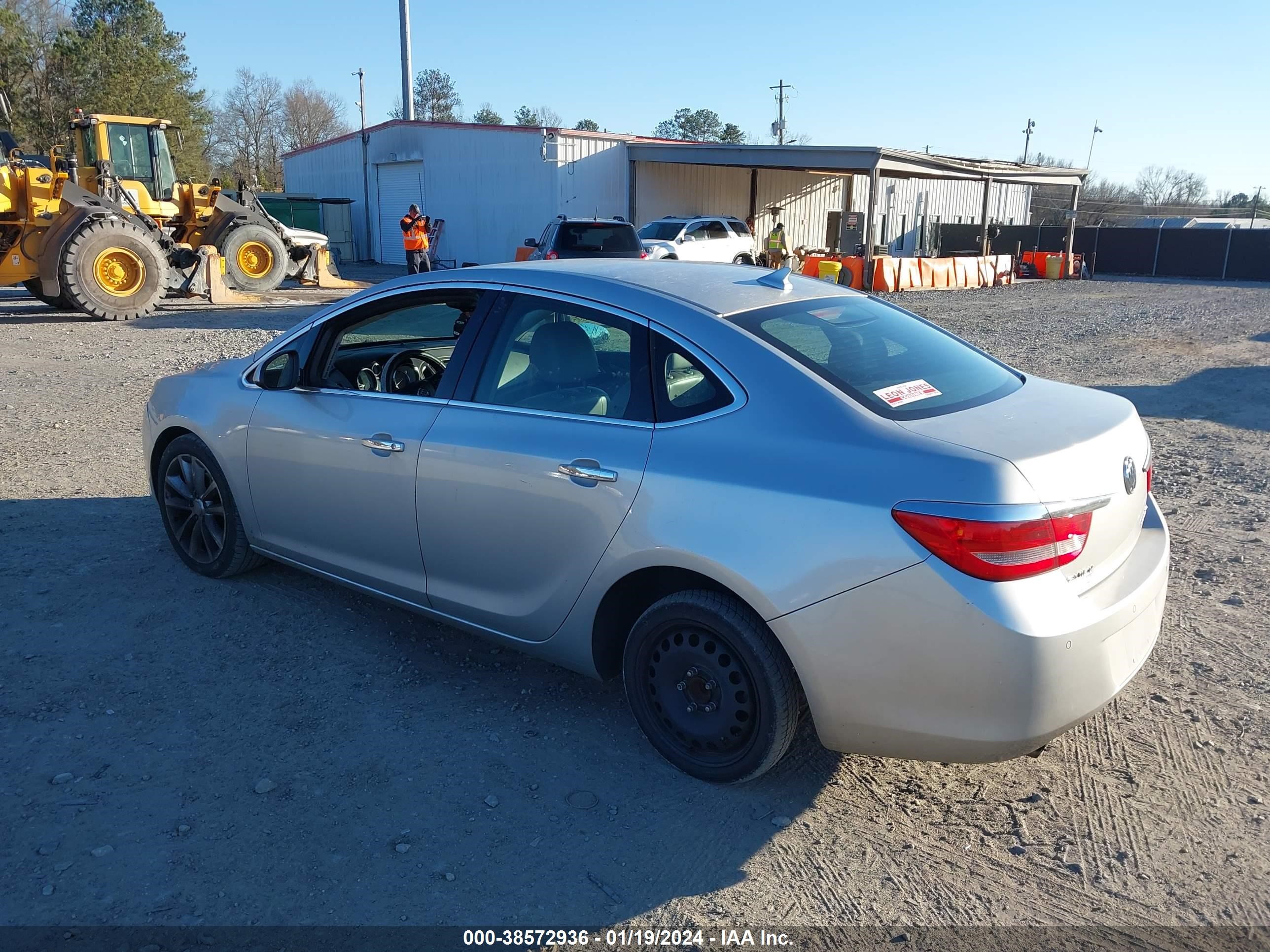 Photo 2 VIN: 1G4PR5SK7E4169590 - BUICK VERANO 