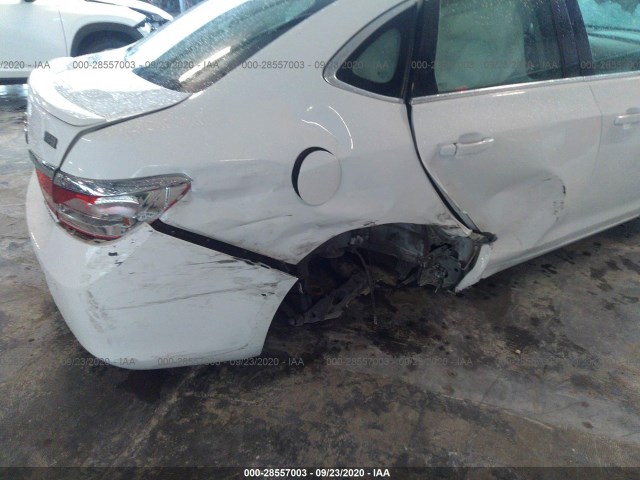 Photo 5 VIN: 1G4PR5SK7H4113282 - BUICK VERANO 