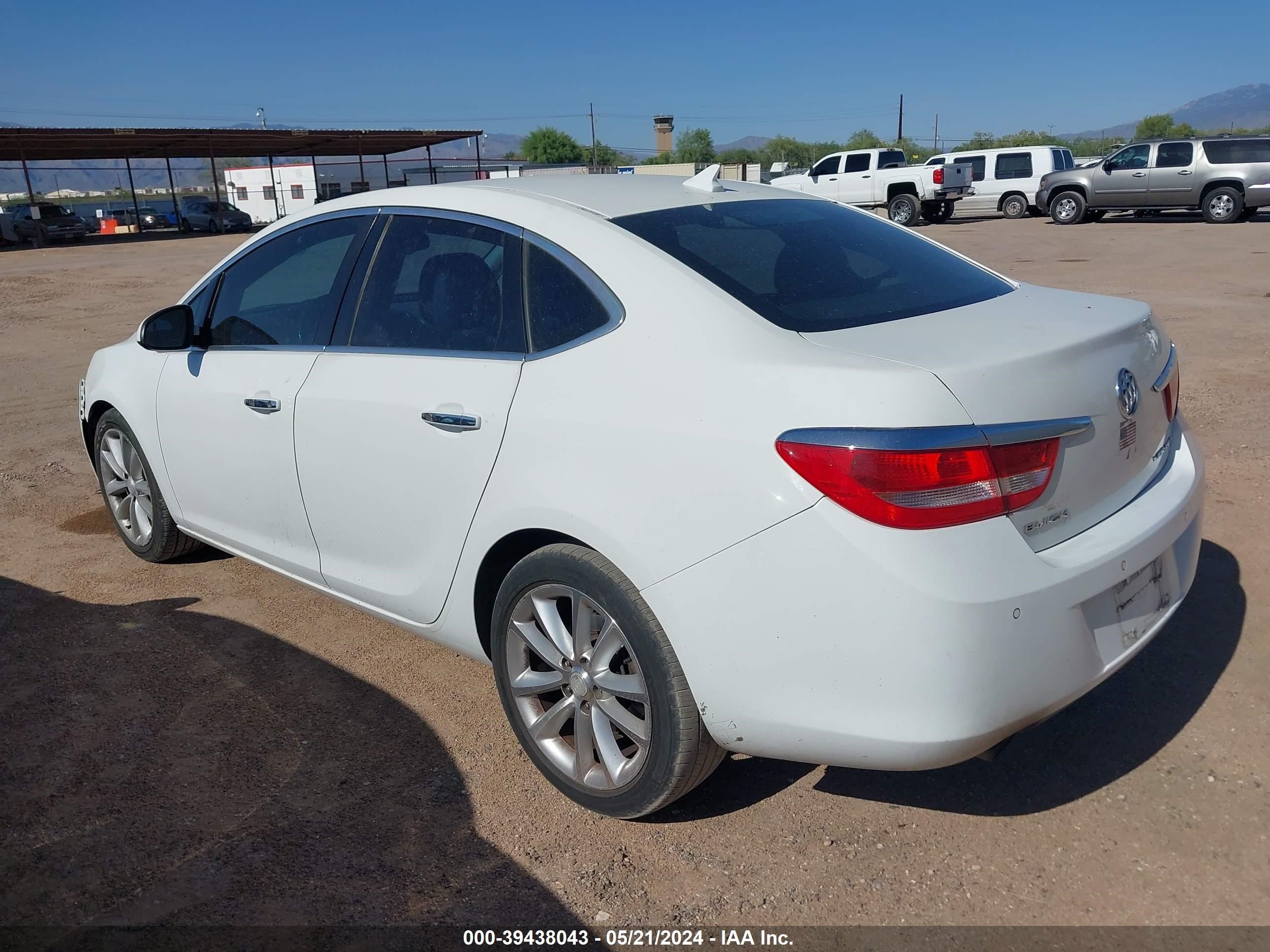 Photo 2 VIN: 1G4PR5SK8E4152779 - BUICK VERANO 