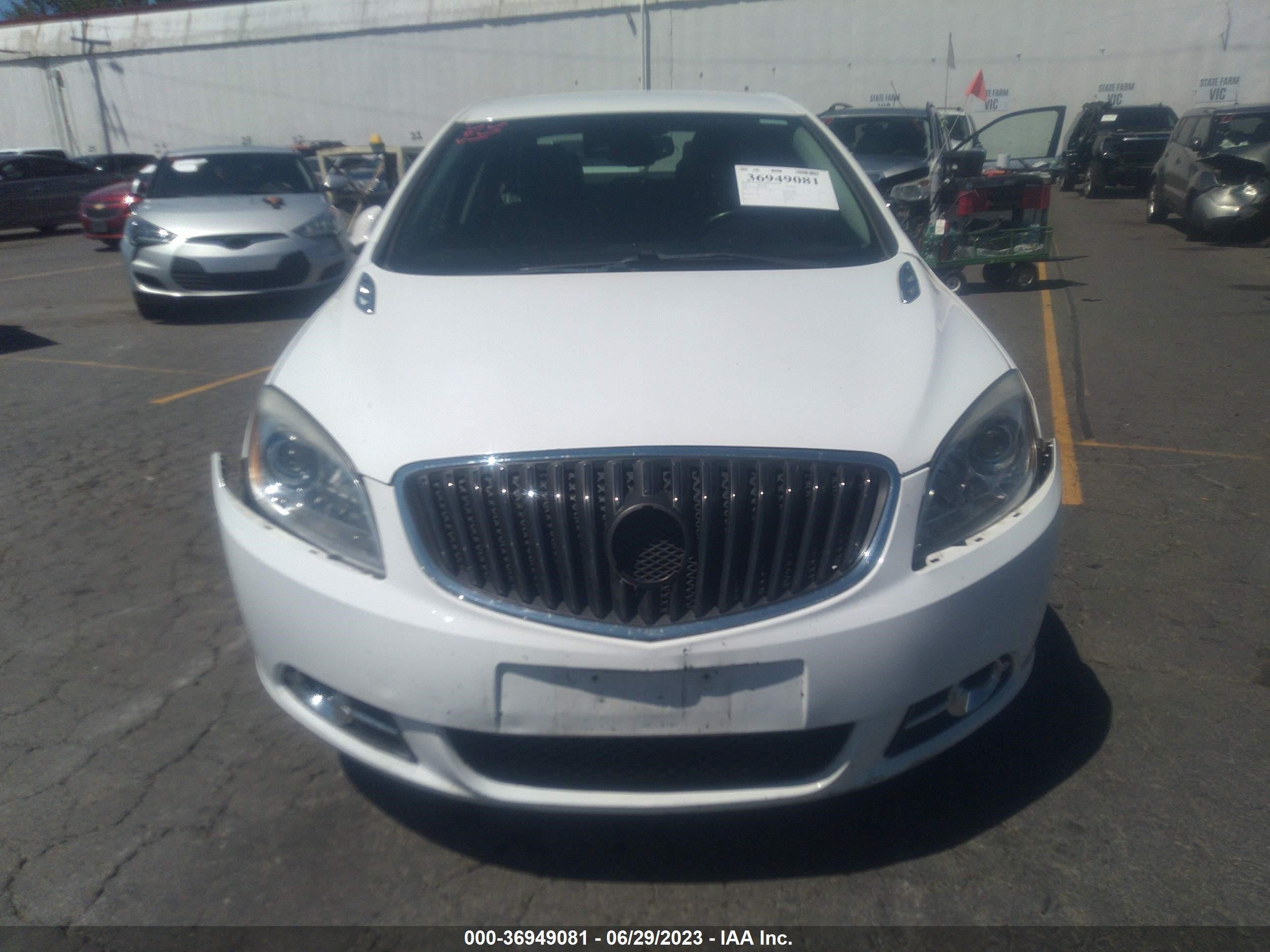 Photo 11 VIN: 1G4PR5SK8E4165600 - BUICK VERANO 