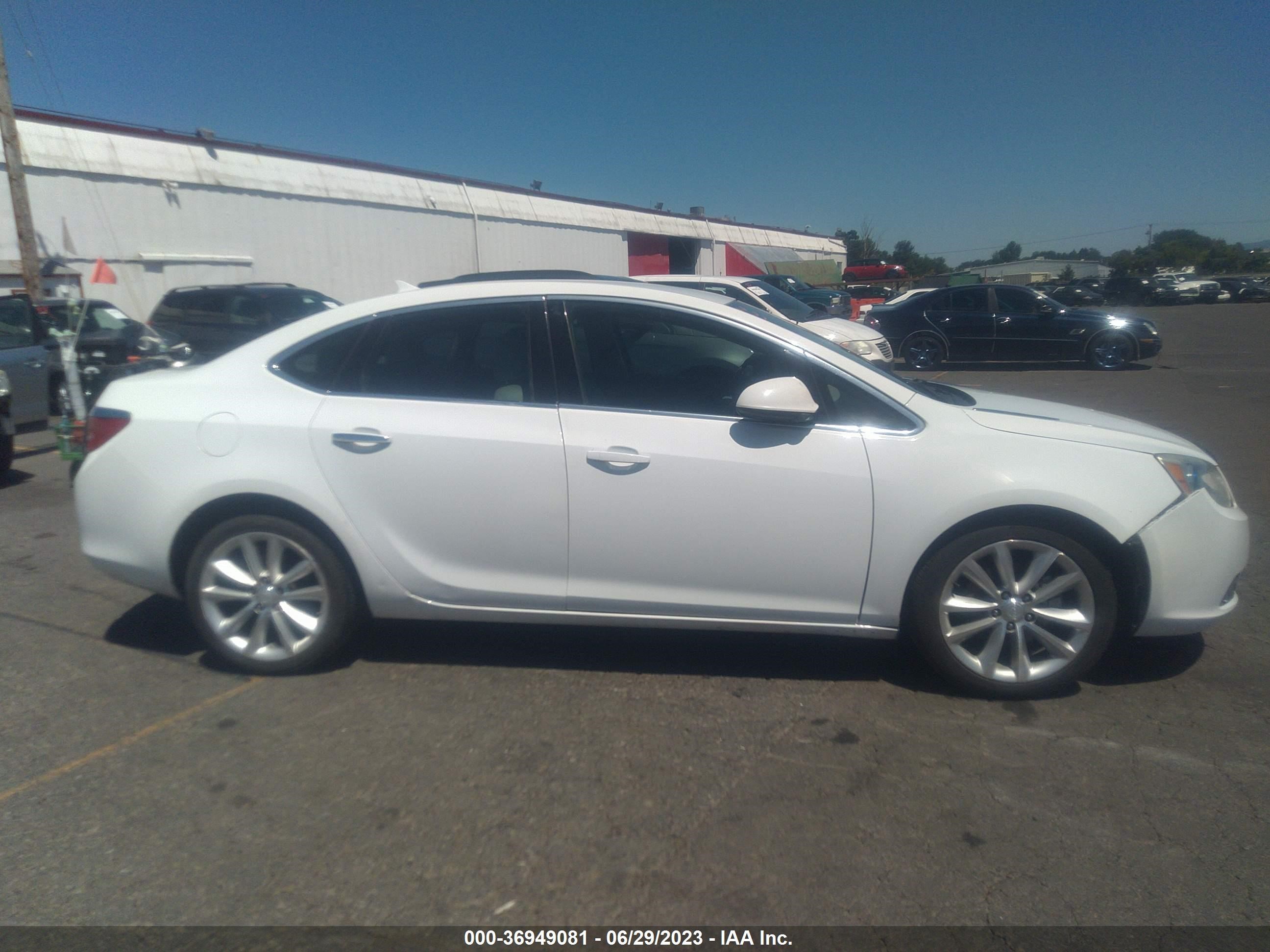 Photo 12 VIN: 1G4PR5SK8E4165600 - BUICK VERANO 