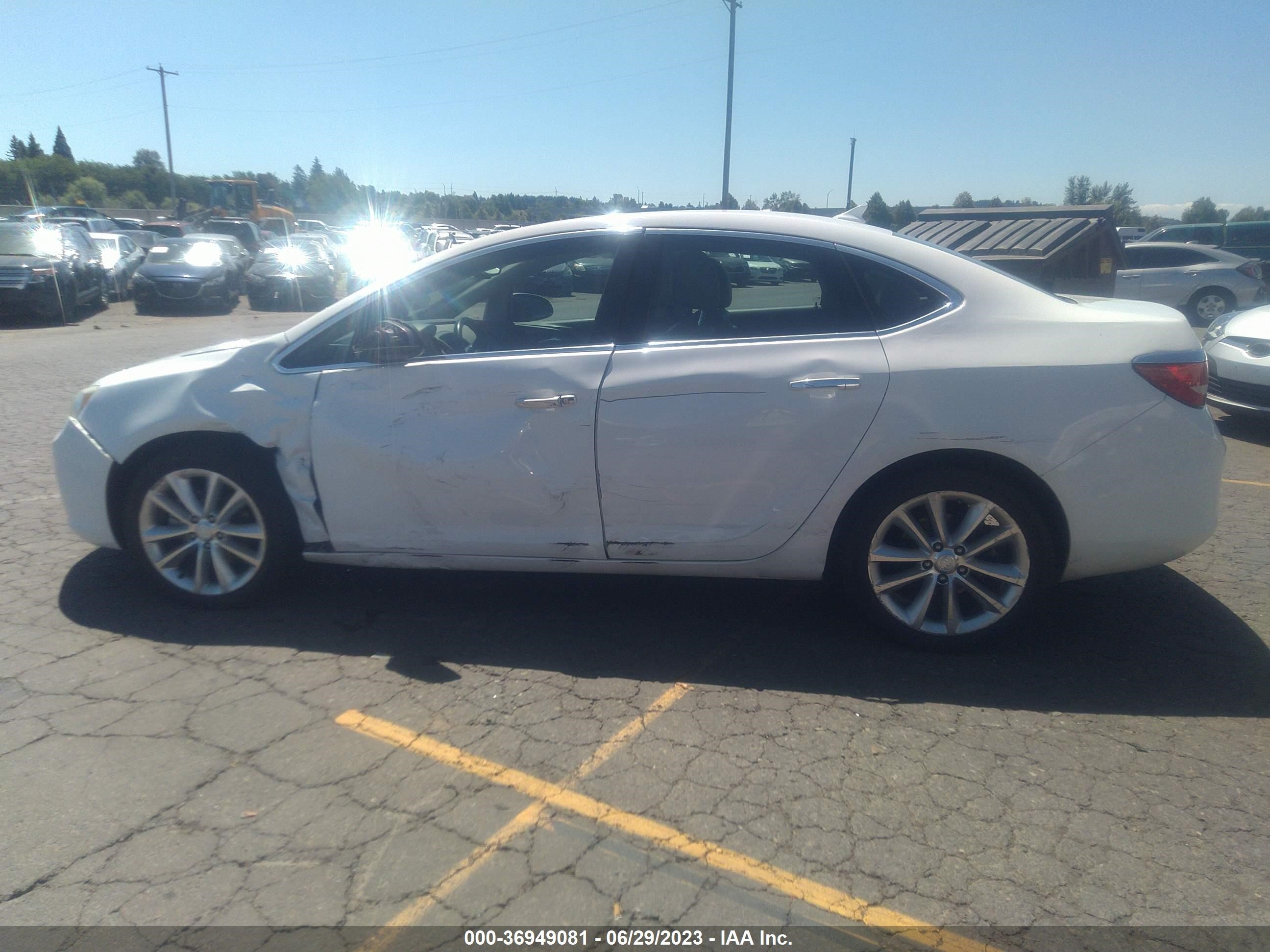 Photo 13 VIN: 1G4PR5SK8E4165600 - BUICK VERANO 