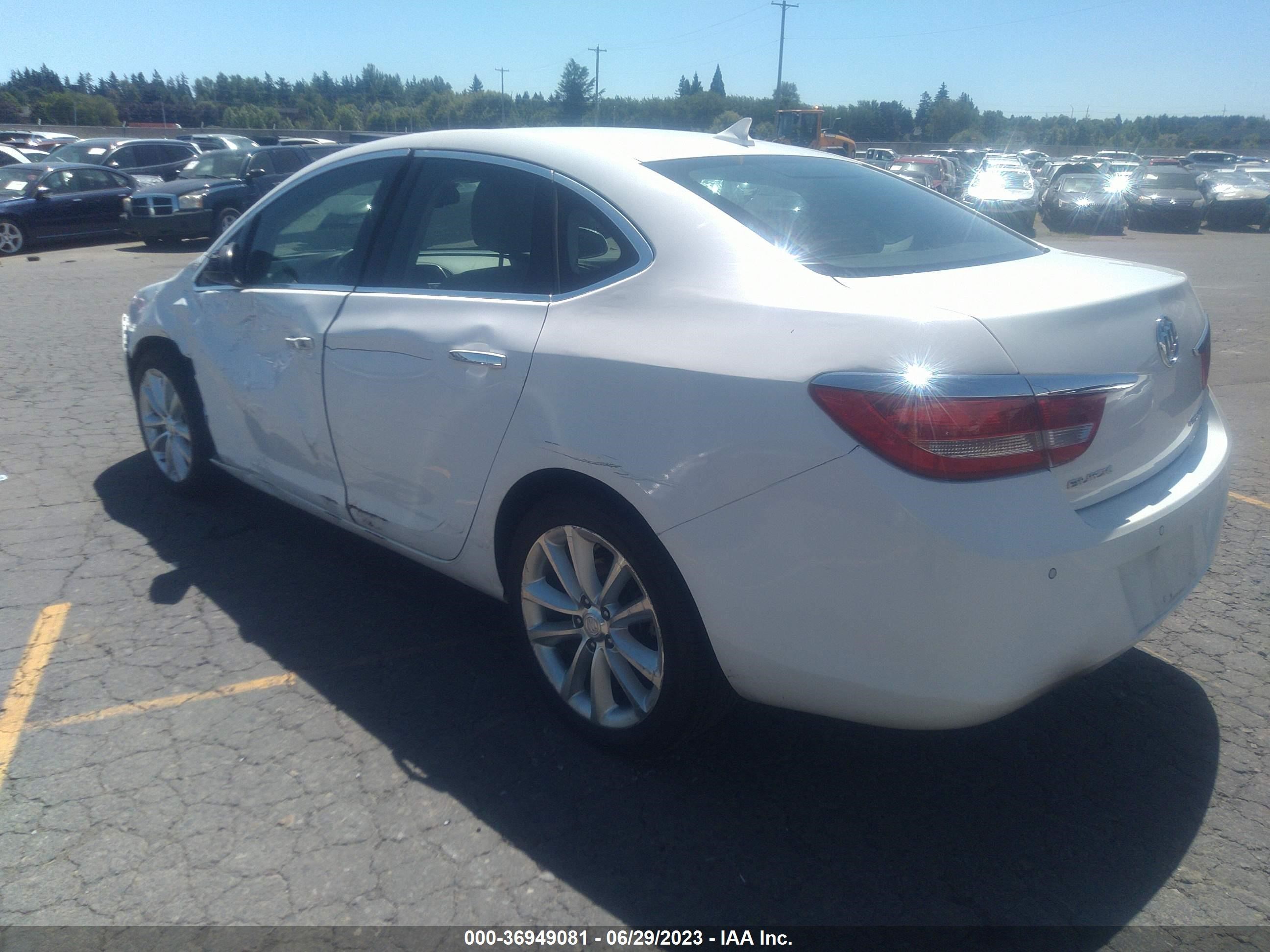 Photo 2 VIN: 1G4PR5SK8E4165600 - BUICK VERANO 