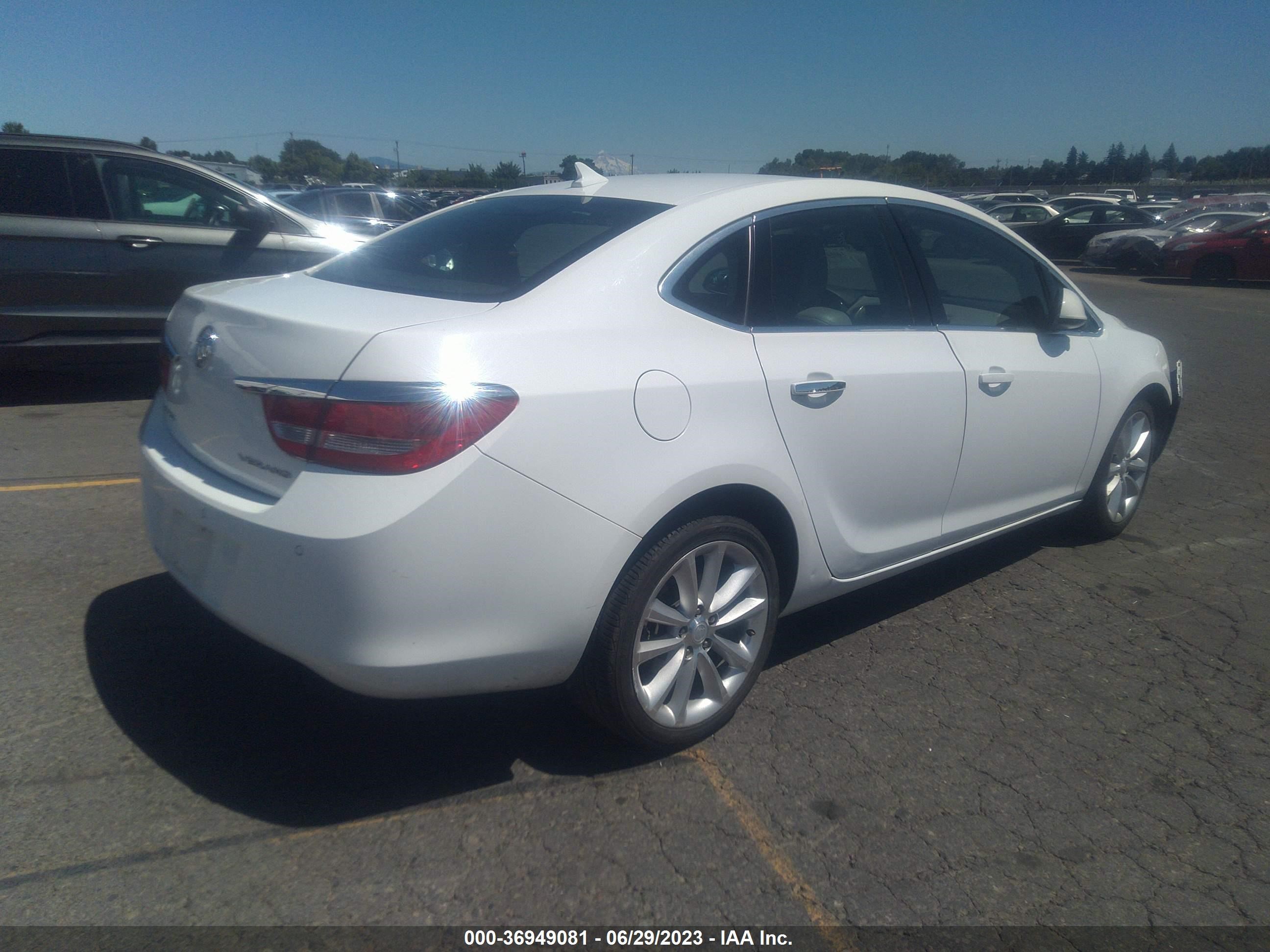 Photo 3 VIN: 1G4PR5SK8E4165600 - BUICK VERANO 