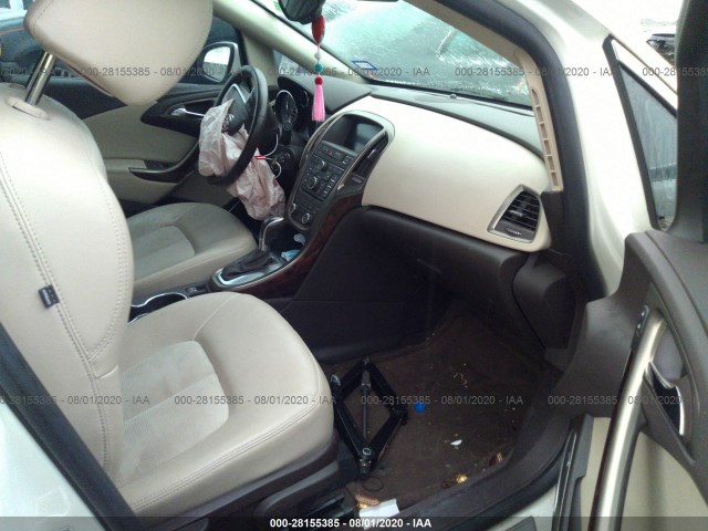 Photo 4 VIN: 1G4PR5SK8F4127012 - BUICK VERANO 