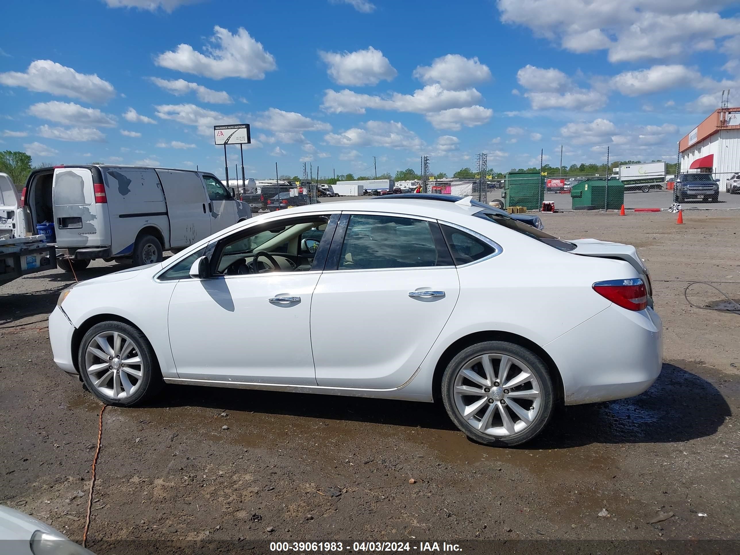 Photo 13 VIN: 1G4PR5SK9E4154380 - BUICK VERANO 