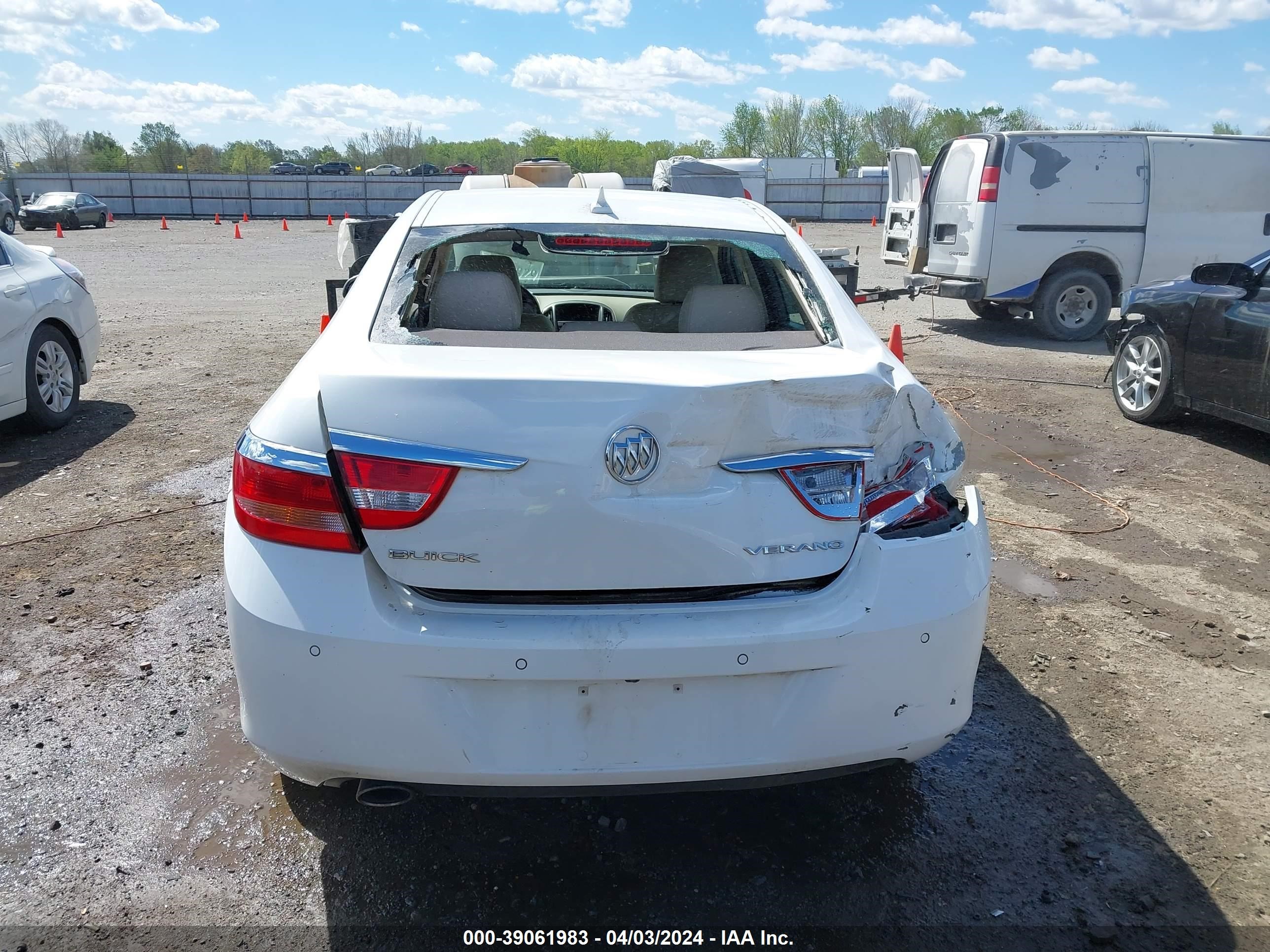 Photo 15 VIN: 1G4PR5SK9E4154380 - BUICK VERANO 