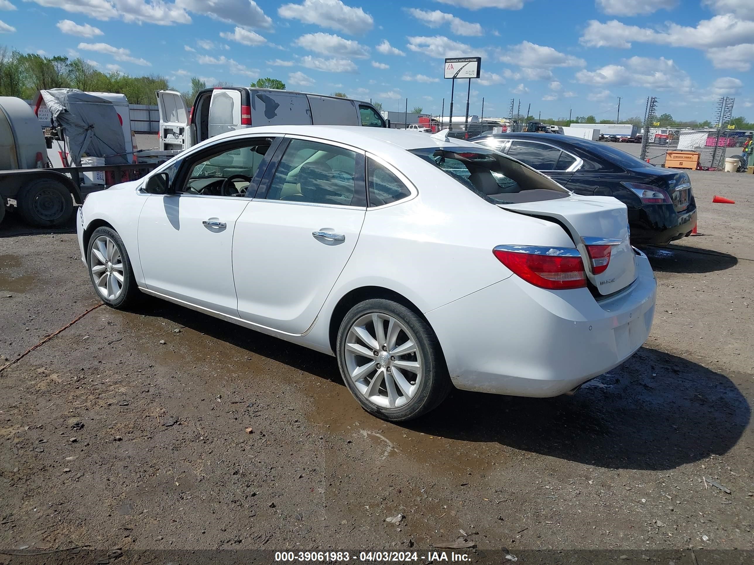 Photo 2 VIN: 1G4PR5SK9E4154380 - BUICK VERANO 