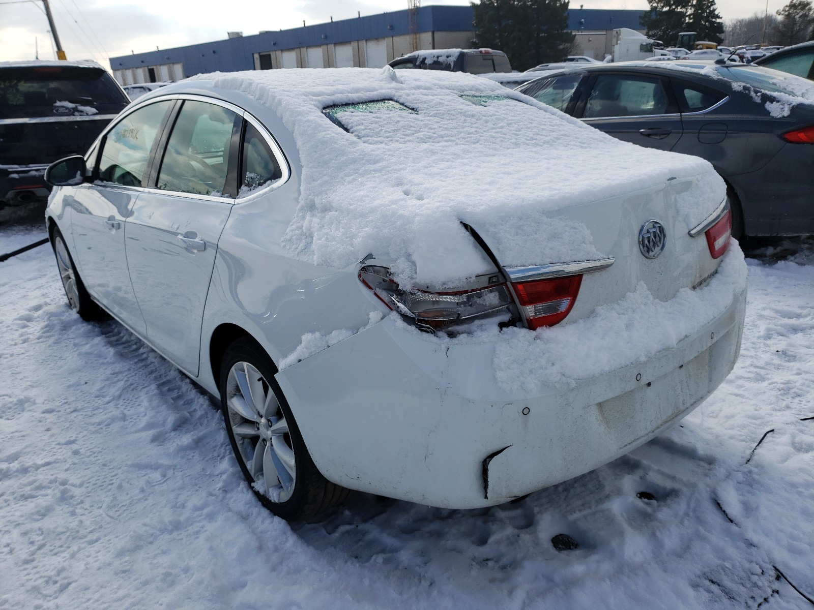 Photo 2 VIN: 1G4PR5SK9F4211940 - BUICK VERANO CON 