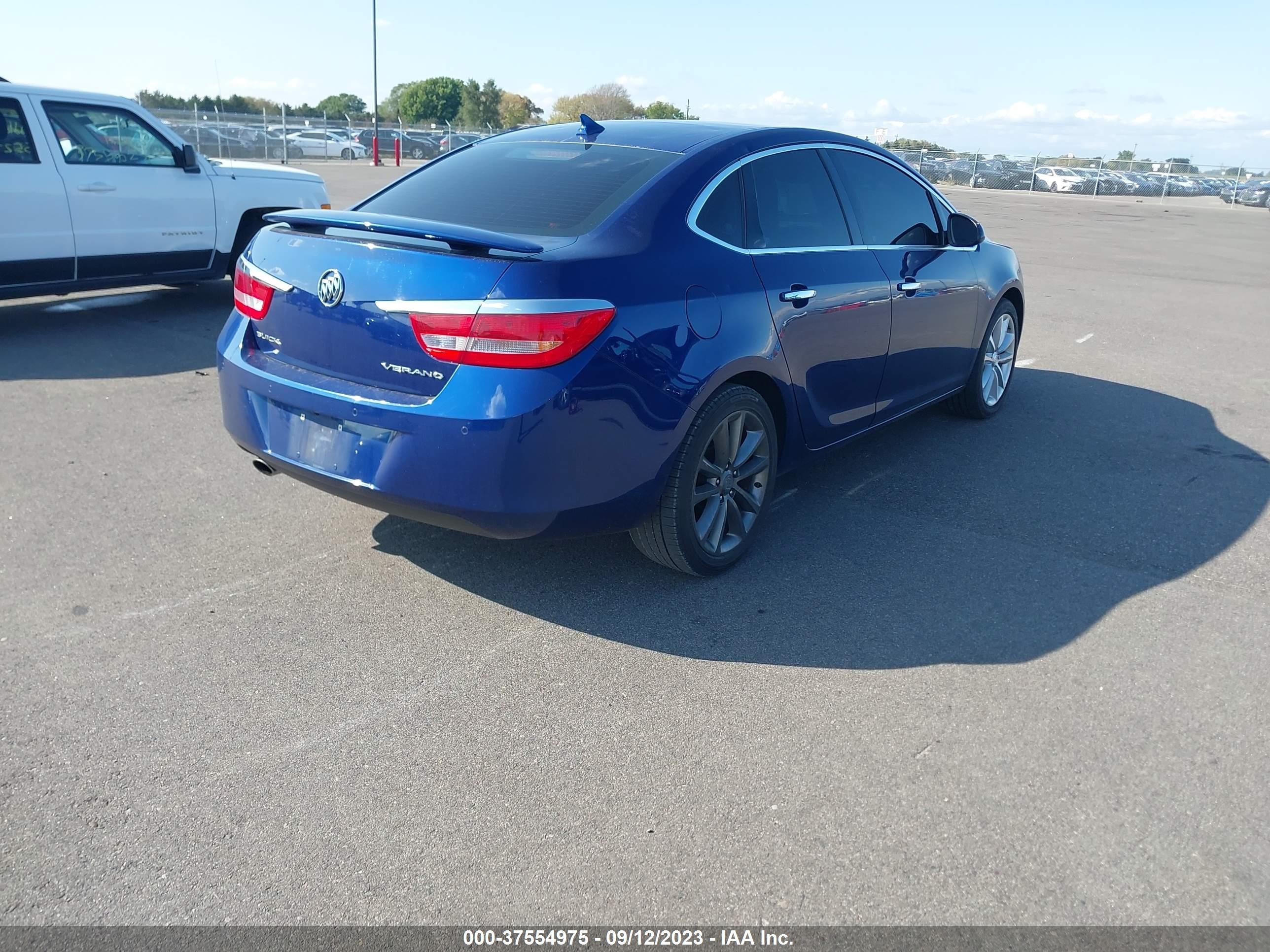 Photo 3 VIN: 1G4PR5SKXD4182882 - BUICK VERANO 