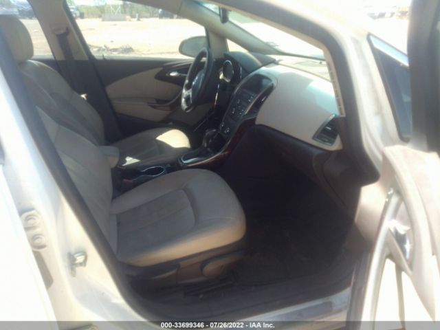 Photo 4 VIN: 1G4PS5SK0C4162580 - BUICK VERANO 