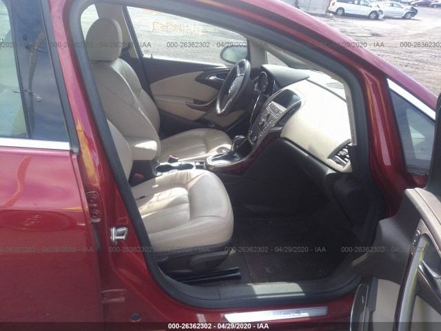 Photo 4 VIN: 1G4PS5SK0D4227929 - BUICK VERANO 