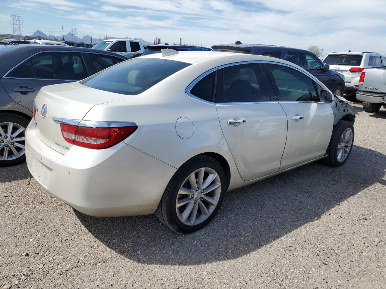 Photo 2 VIN: 1G4PS5SK0G4135028 - BUICK VERANO 