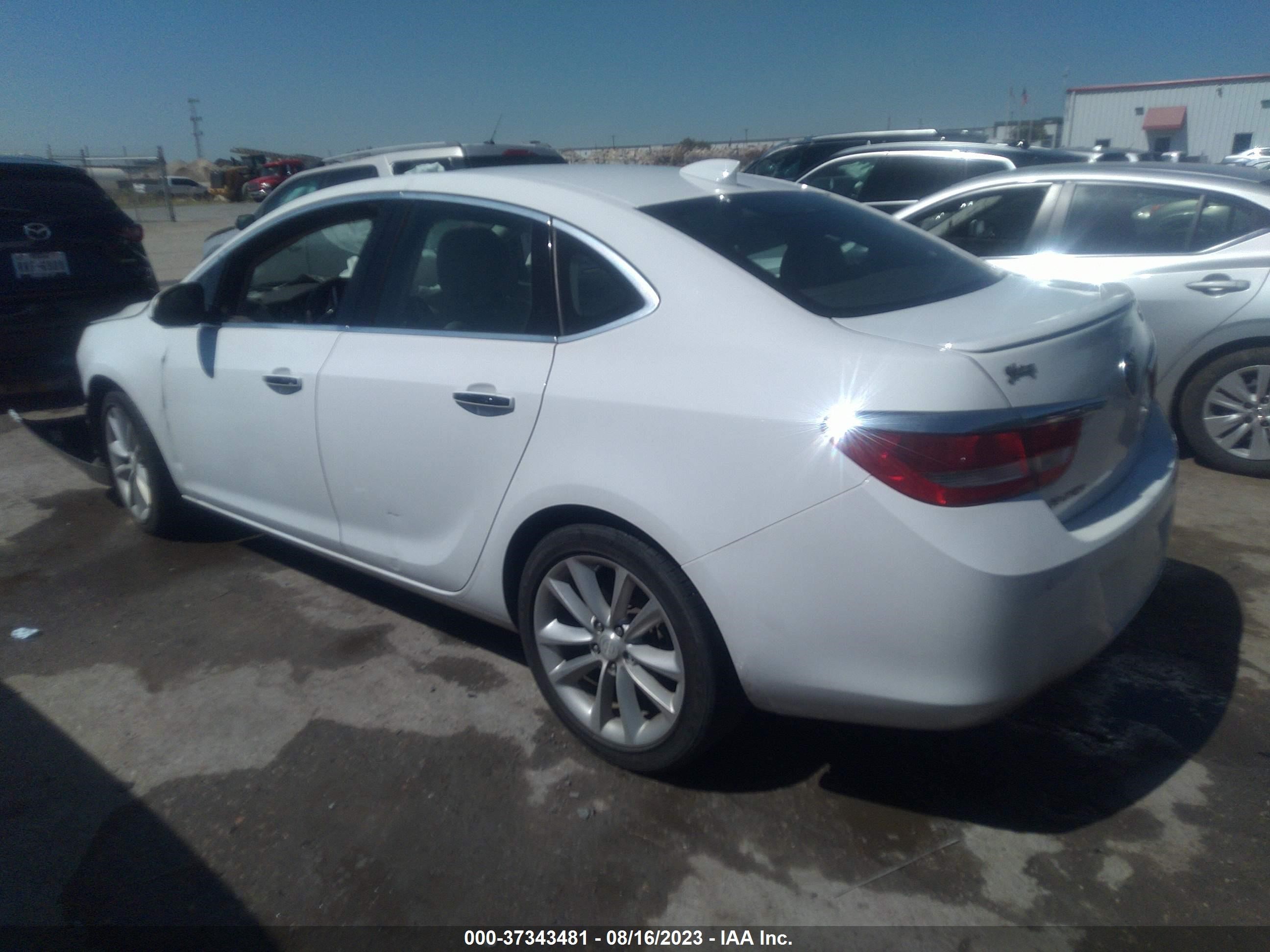 Photo 2 VIN: 1G4PS5SK0G4171818 - BUICK VERANO 