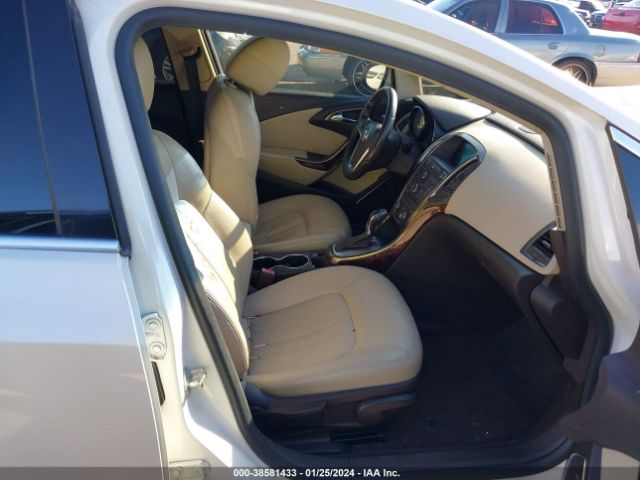 Photo 4 VIN: 1G4PS5SK1C4147876 - BUICK VERANO 