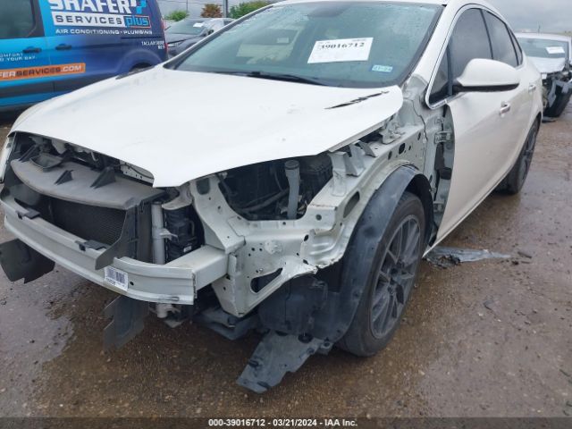 Photo 5 VIN: 1G4PS5SK2D4165837 - BUICK VERANO 