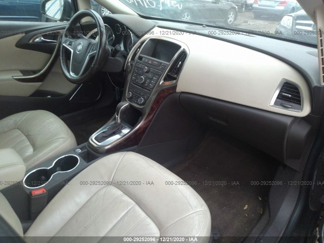 Photo 4 VIN: 1G4PS5SK2F4130041 - BUICK VERANO 