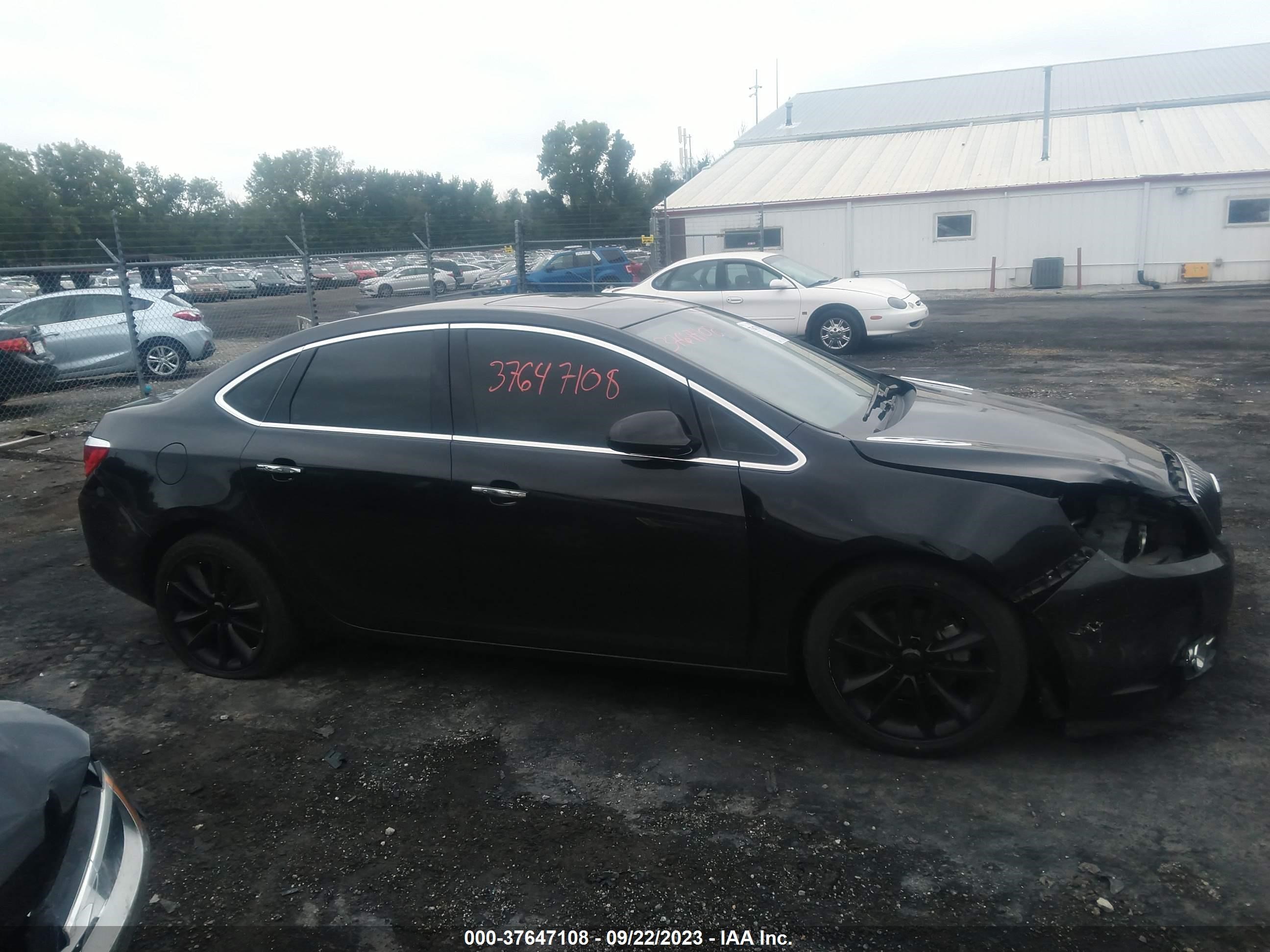 Photo 13 VIN: 1G4PS5SK2F4190658 - BUICK VERANO 