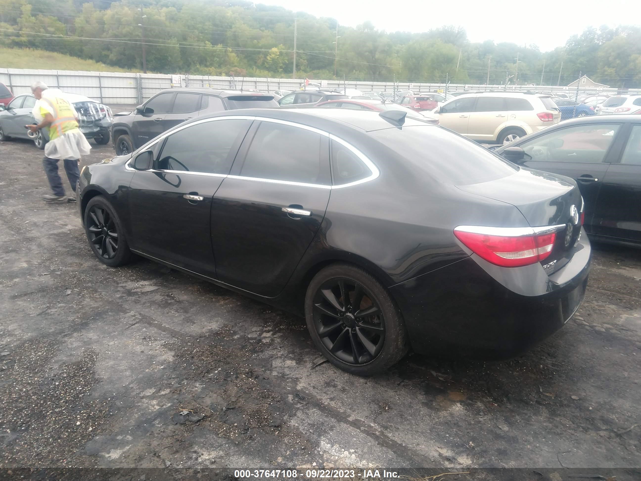 Photo 2 VIN: 1G4PS5SK2F4190658 - BUICK VERANO 