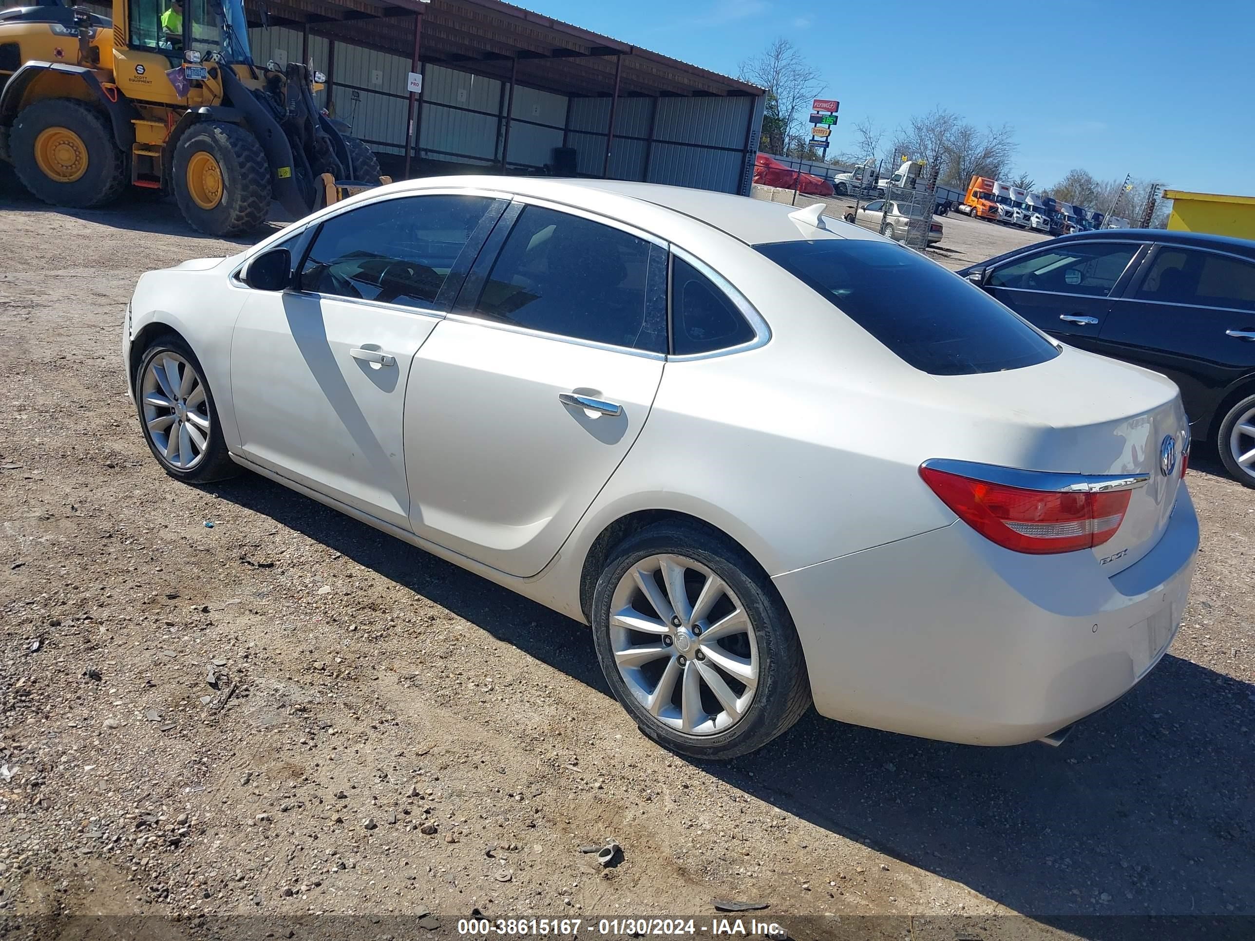 Photo 2 VIN: 1G4PS5SK3C4159009 - BUICK VERANO 