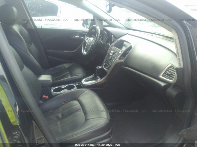 Photo 4 VIN: 1G4PS5SK3C4214039 - BUICK VERANO 