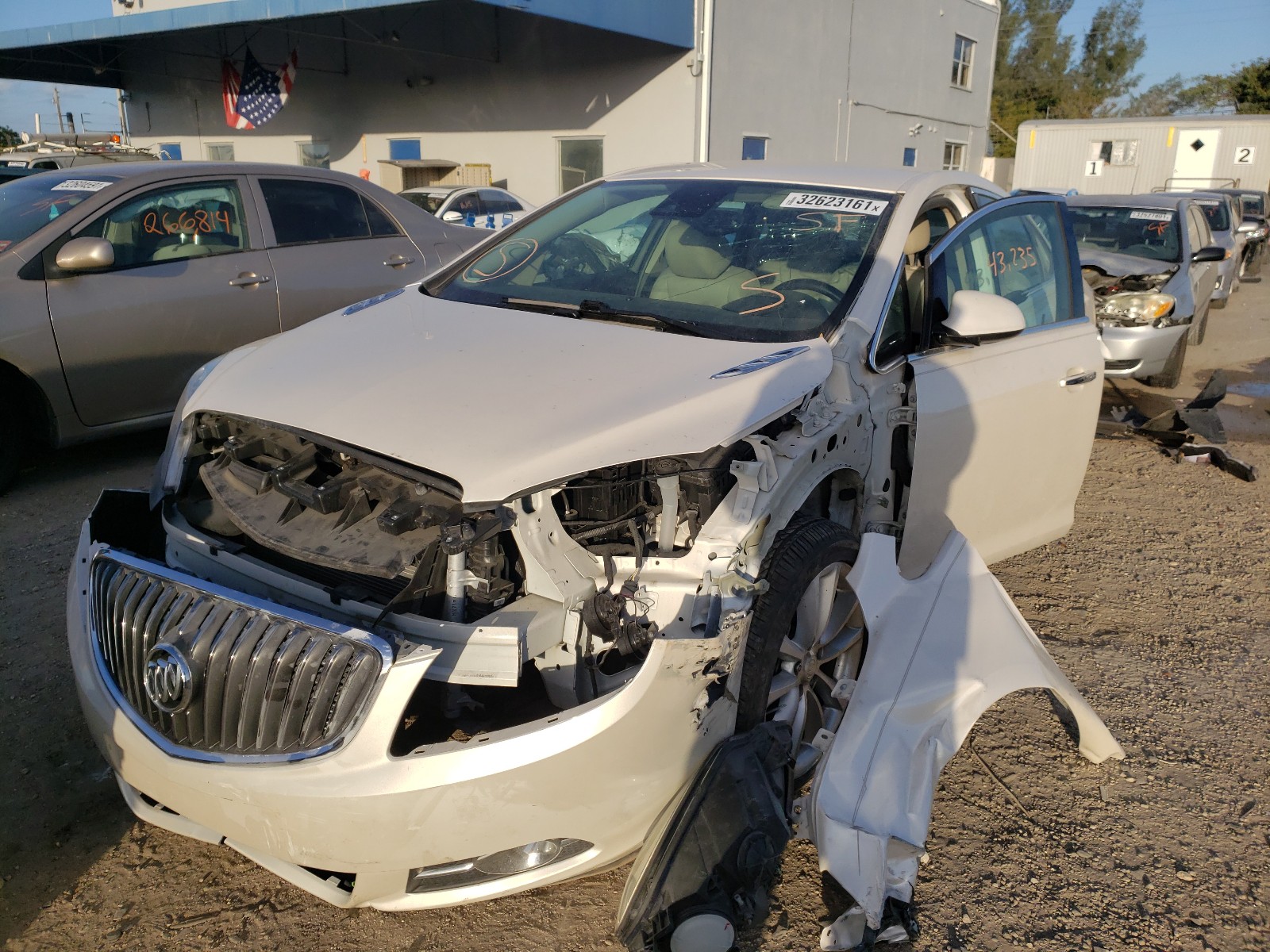 Photo 1 VIN: 1G4PS5SK3E4241101 - BUICK VERANO 