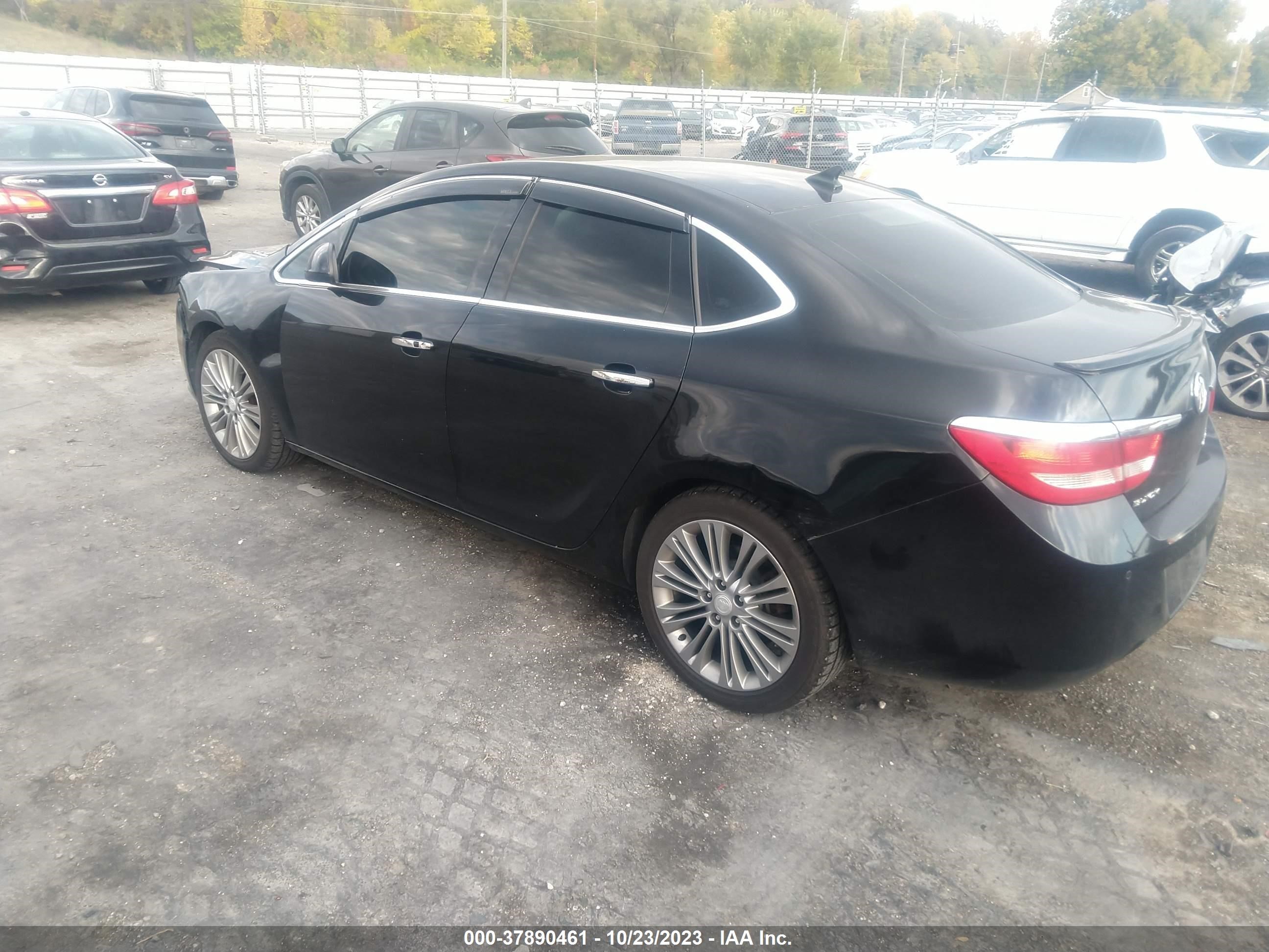 Photo 2 VIN: 1G4PS5SK4C4147807 - BUICK VERANO 