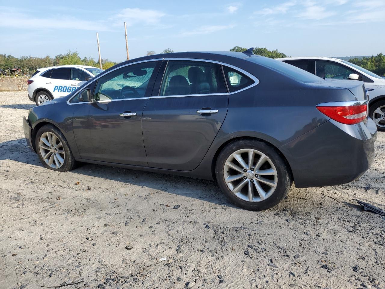 Photo 13 VIN: 1G4PS5SK4D4210311 - BUICK VERANO 