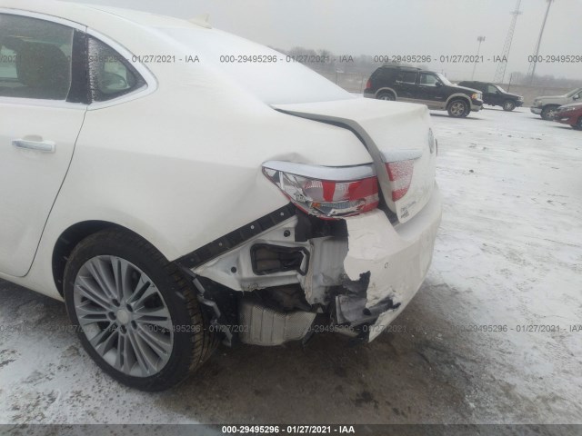 Photo 5 VIN: 1G4PS5SK6C4122097 - BUICK VERANO 