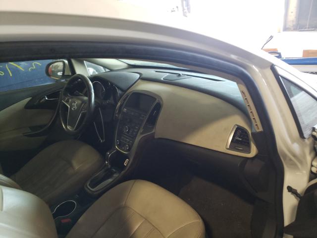 Photo 4 VIN: 1G4PS5SK6D4106032 - BUICK VERANO 