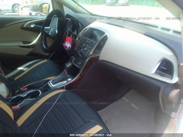 Photo 4 VIN: 1G4PS5SK7C4165394 - BUICK VERANO 