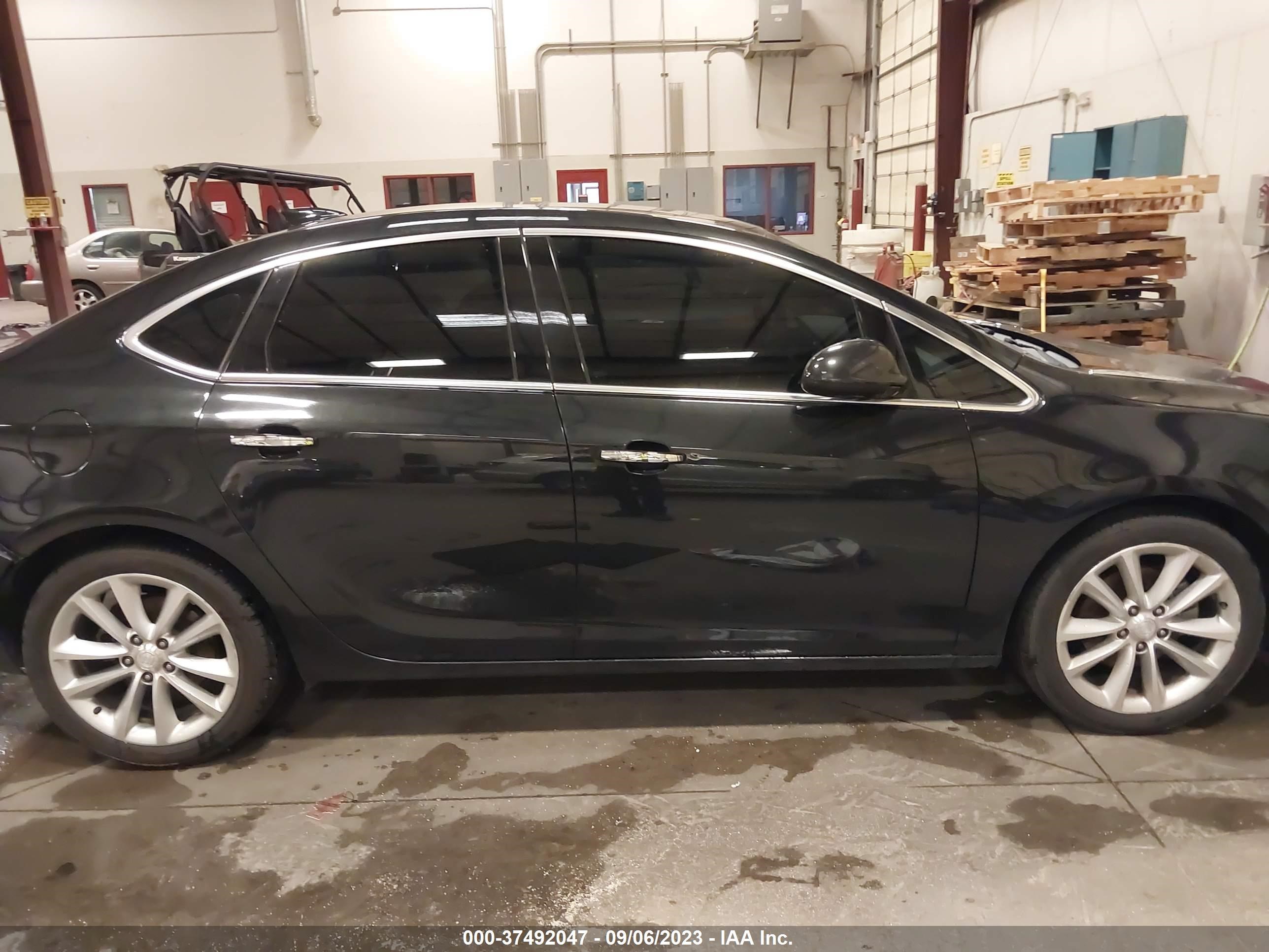 Photo 12 VIN: 1G4PS5SK7F4196634 - BUICK VERANO 