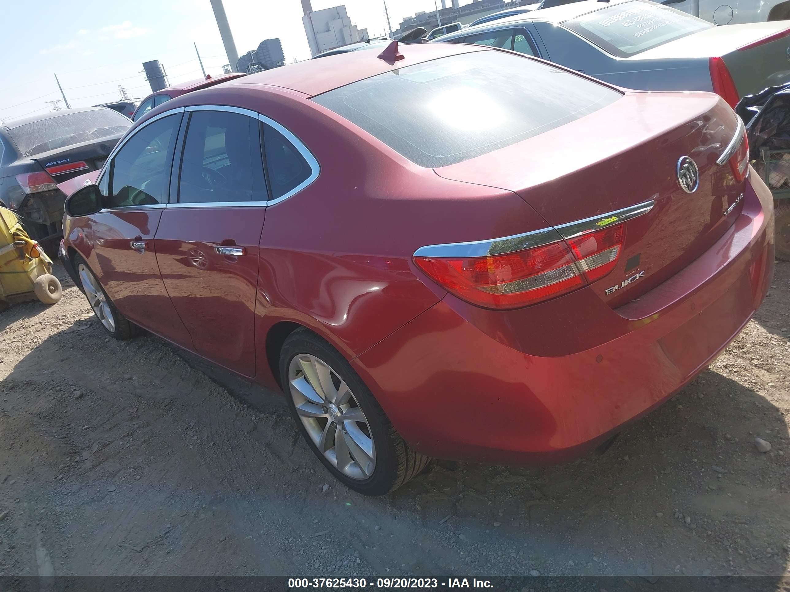 Photo 2 VIN: 1G4PS5SK8D4247247 - BUICK VERANO 