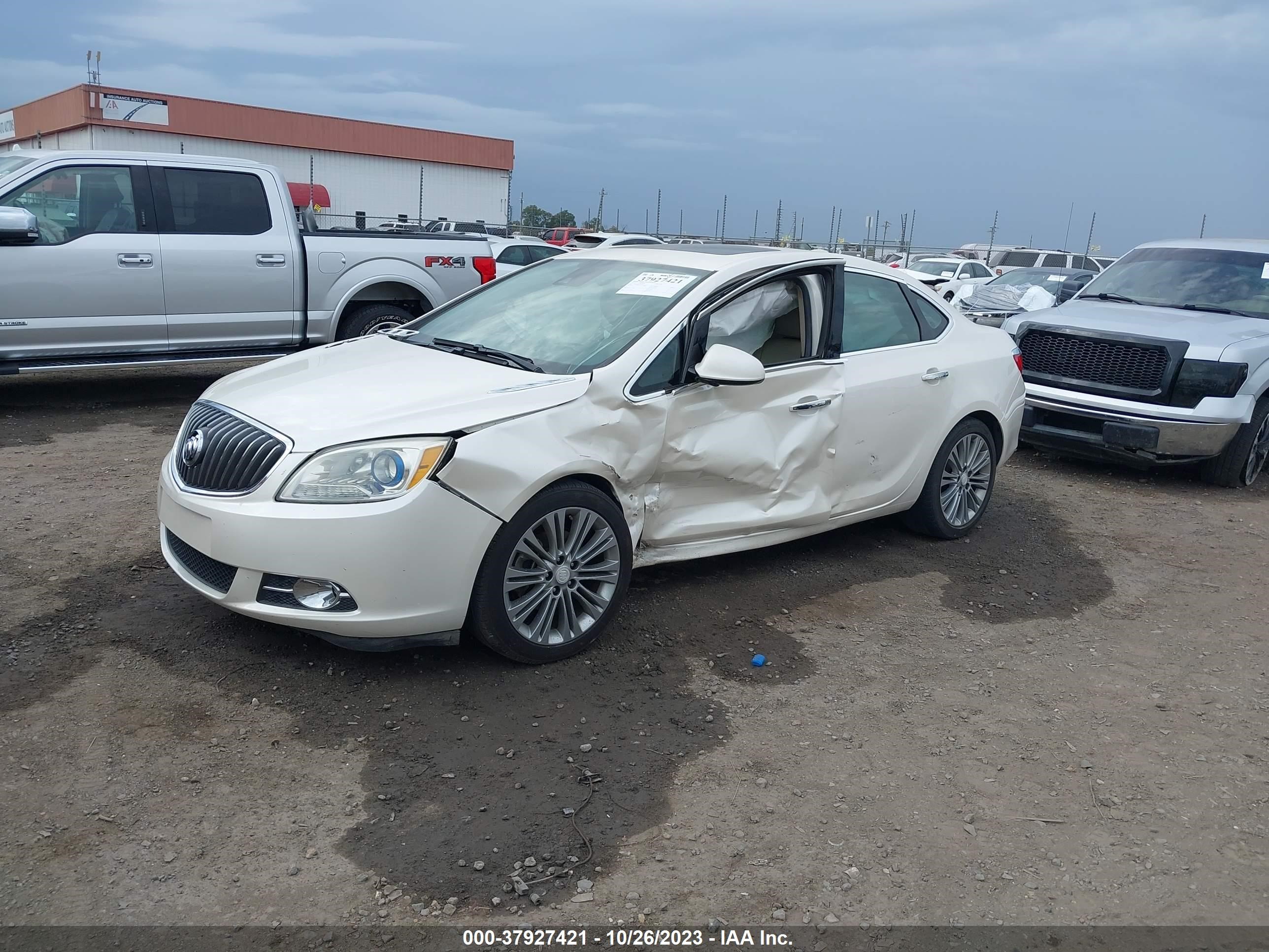 Photo 1 VIN: 1G4PS5SK8F4148625 - BUICK VERANO 