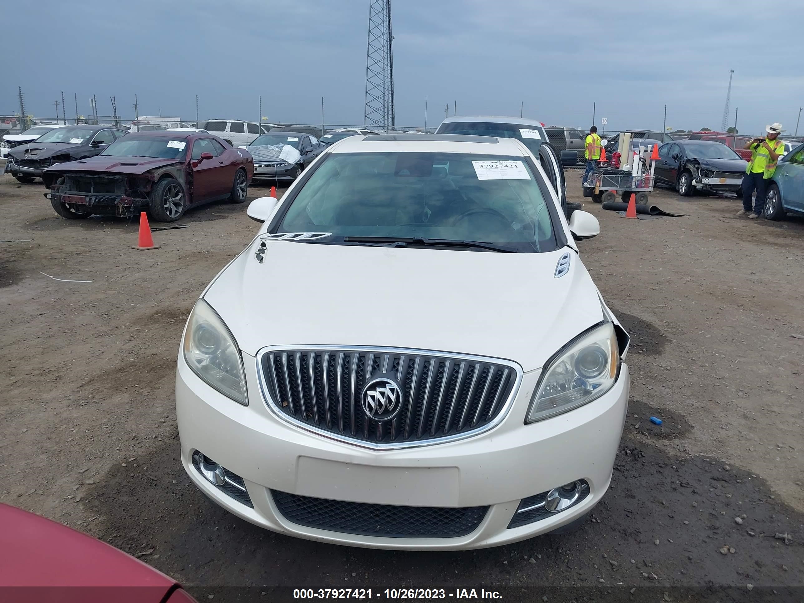 Photo 11 VIN: 1G4PS5SK8F4148625 - BUICK VERANO 