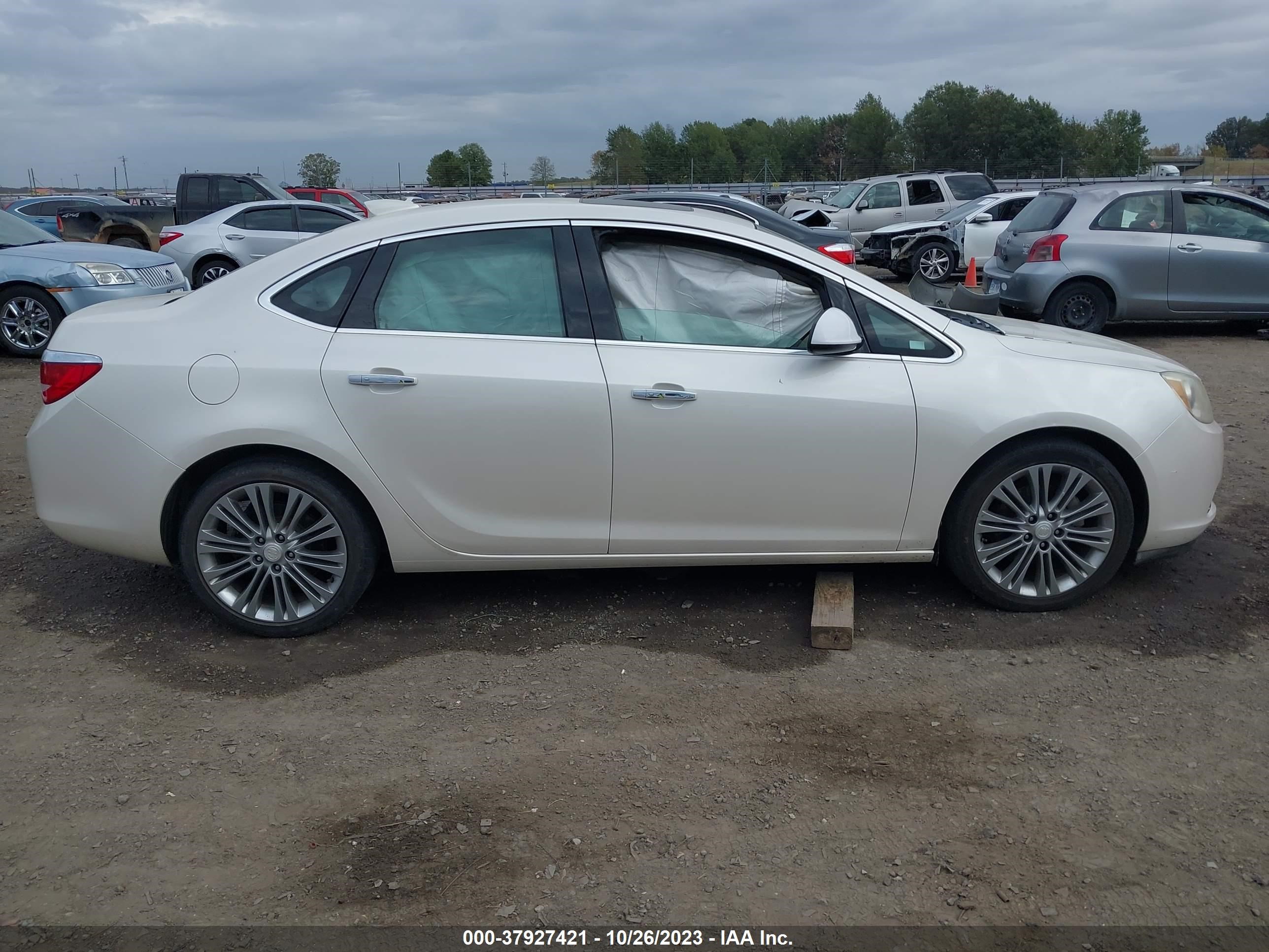 Photo 12 VIN: 1G4PS5SK8F4148625 - BUICK VERANO 