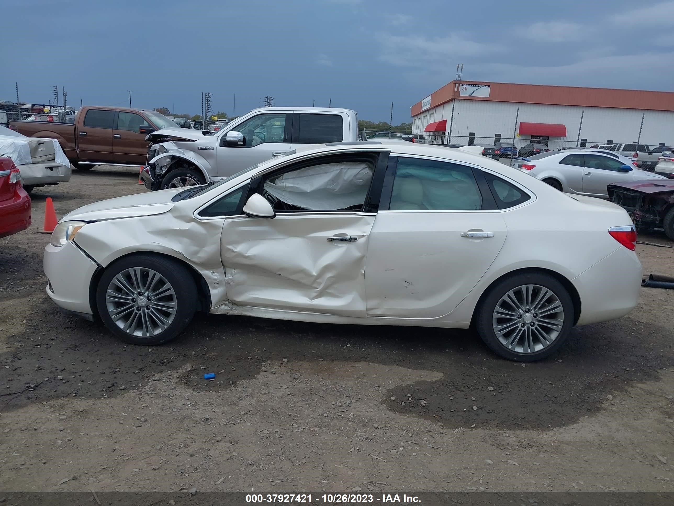 Photo 13 VIN: 1G4PS5SK8F4148625 - BUICK VERANO 