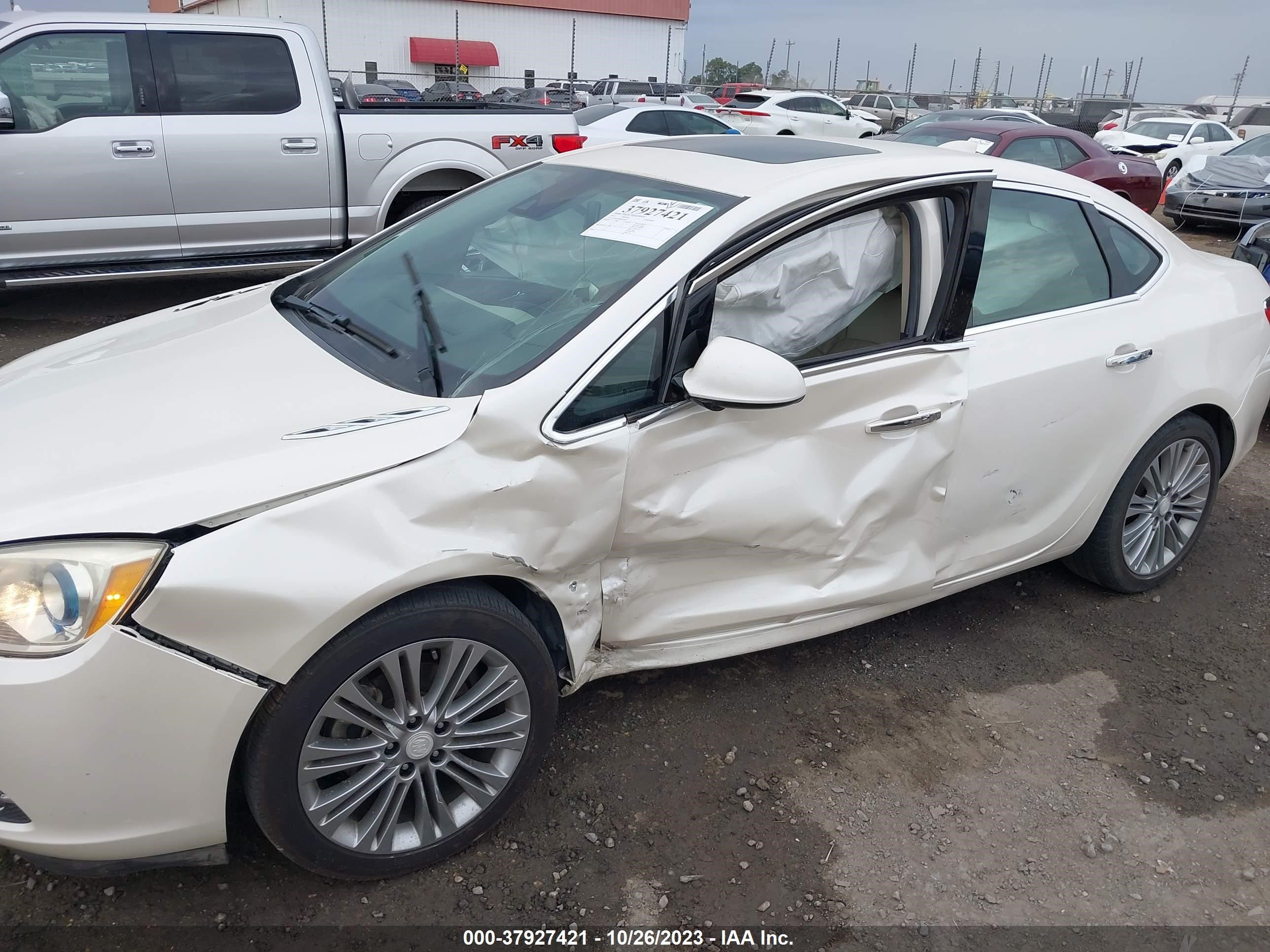 Photo 5 VIN: 1G4PS5SK8F4148625 - BUICK VERANO 