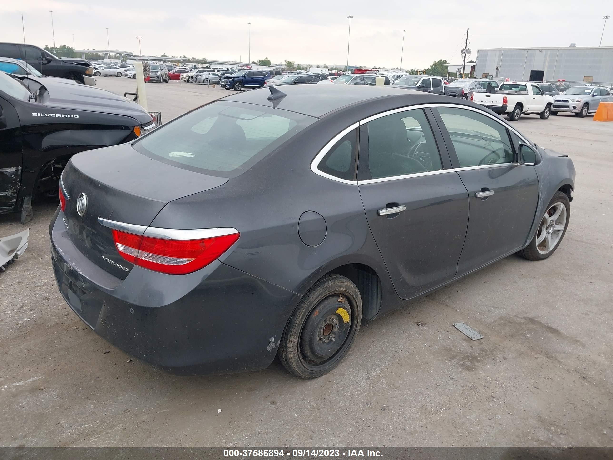 Photo 3 VIN: 1G4PS5SK9D4134147 - BUICK VERANO 